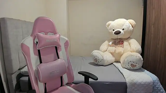 Snapshot of julieth_hot69 chatting on April 4, 5:06 am julieth hot69 online show from April 4, 5:06 am