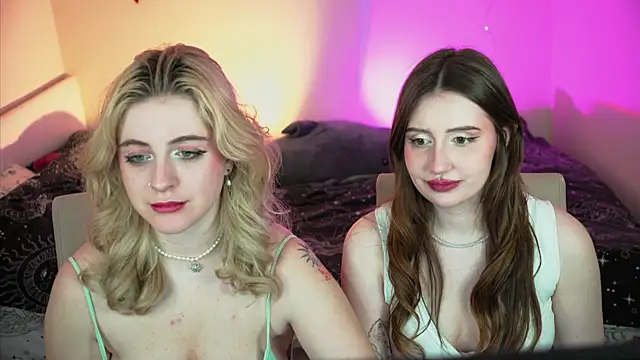 Snapshot of your_favoritegirls chatting on February 7, 5:29 pm your favoritegirls online show from February 7, 5:29 pm