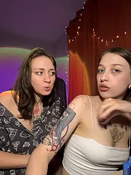 Snapshot of Dooubletroublee chatting on December 12, 1:10 am Dooubletroublee online show from December 12, 1:10 am