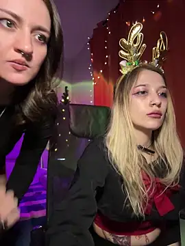 Snapshot of Dooubletroublee chatting on December 22, 9:53 pm Dooubletroublee online show from December 22, 9:53 pm