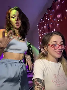 Snapshot of Dooubletroublee chatting on January 19, 1:32 am Dooubletroublee online show from January 19, 1:32 am