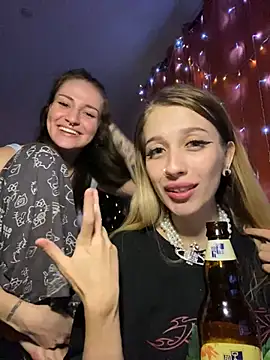 Snapshot of Dooubletroublee chatting on February 3, 1:30 am Dooubletroublee online show from February 3, 1:30 am