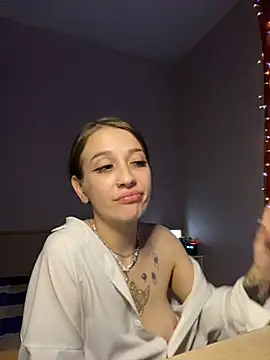 Snapshot of Dooubletroublee chatting on February 23, 9:37 pm Dooubletroublee online show from February 23, 9:37 pm