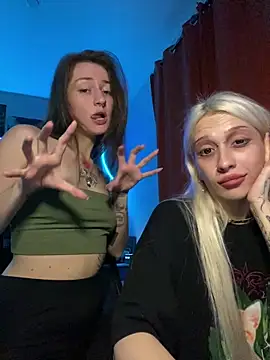 Snapshot of Dooubletroublee chatting on September 11, 12:22 am Dooubletroublee online show from September 11, 12:22 am