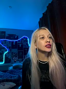 Snapshot of Dooubletroublee chatting on September 17, 10:44 pm Dooubletroublee online show from September 17, 10:44 pm