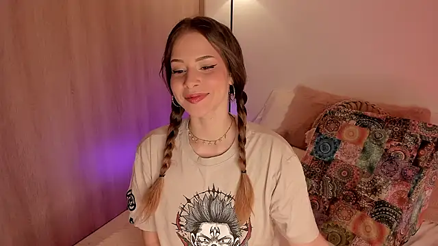 Snapshot of Lady_lacey05 chatting on April 2, 1:25 am Lady lacey05 online show from April 2, 1:25 am