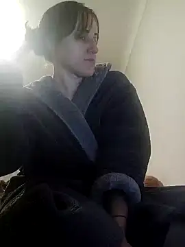 Snapshot of emeli_moon chatting on December 9, 9:58 pm emeli moon online show from December 9, 9:58 pm