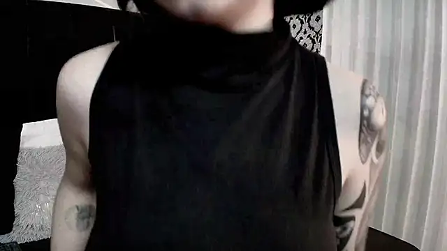 Snapshot of Adeelinee chatting on October 25, 8:03 pm Adeelinee online show from October 25, 8:03 pm