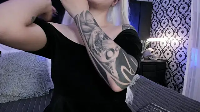 Adeelinee online show from November 7, 7:36 pm