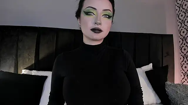 Snapshot of Adeelinee chatting on June 11, 12:32 am Adeelinee online show from June 11, 12:32 am