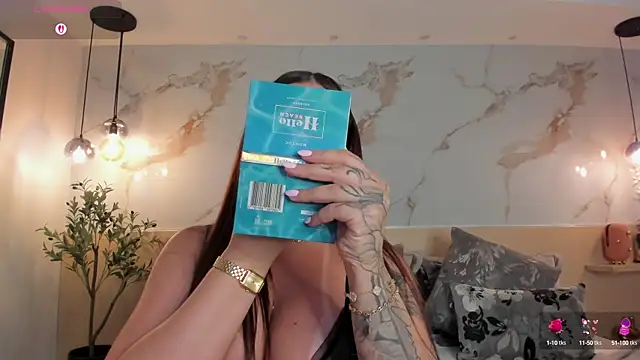 LeaThompson online show from October 4, 11:03 pm