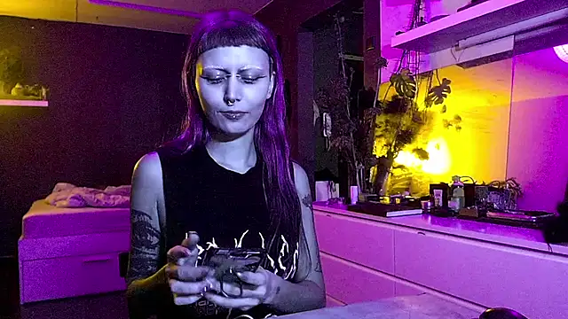 Snapshot of god_x_girl chatting on February 5, 8:57 pm god x girl online show from February 5, 8:57 pm