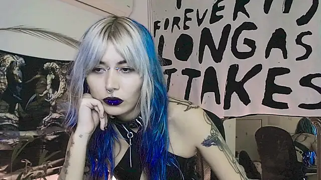 Snapshot of god_x_girl chatting on November 11, 8:53 pm god x girl online show from November 11, 8:53 pm