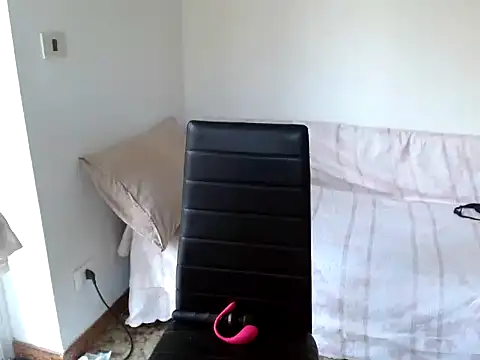 Snapshot of danasantoreal chatting on October 11, 6:45 am danasantoreal online show from October 11, 6:45 am