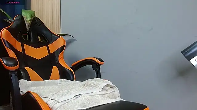 Snapshot of Mr_WhiteCock chatting on October 23, 12:21 am Mr WhiteCock online show from October 23, 12:21 am