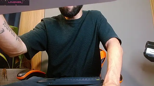 Snapshot of Mr_WhiteCock chatting on November 2, 12:13 am Mr WhiteCock online show from November 2, 12:13 am