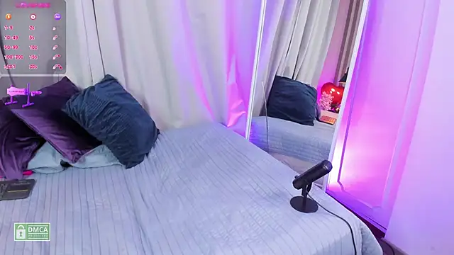 Snapshot of charloottee_1 chatting on February 6, 7:24 am charloottee 1 online show from February 6, 7:24 am