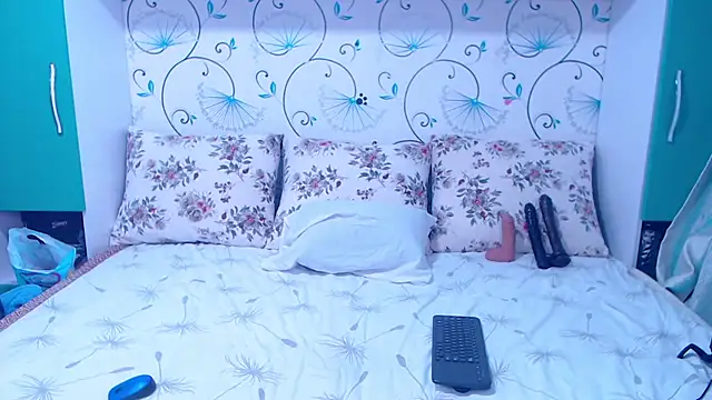 demiemorre online show from October 30, 4:14 am