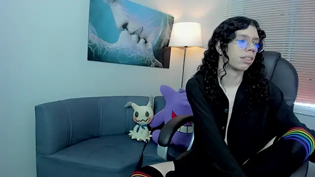 Snapshot of Angel_Dust18 chatting on November 4, 3:00 pm Angel Dust18 online show from November 4, 3:00 pm