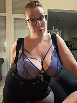 Snapshot of darkmoonsubmissive chatting on June 25, 8:13 pm darkmoonsubmissive online show from June 25, 8:13 pm