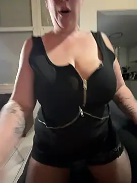 Snapshot of darkmoonsubmissive chatting on June 29, 7:25 pm darkmoonsubmissive online show from June 29, 7:25 pm