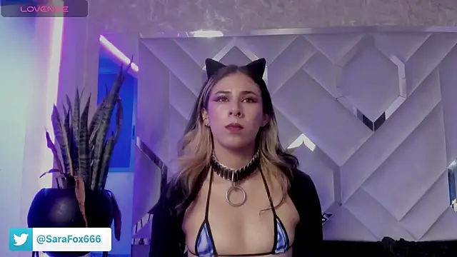 Sara Foxx1 online show from October 14, 10:21 pm