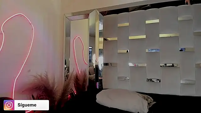 Snapshot of Sara_Foxx1 chatting on May 20, 8:26 pm Sara Foxx1 online show from May 20, 8:26 pm