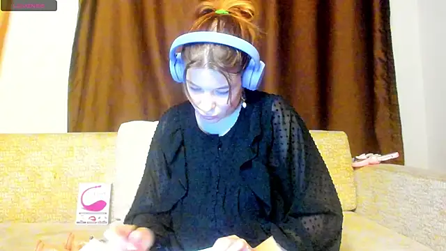 Snapshot of Leila_purr18 chatting on September 27, 8:03 pm Leila purr18 online show from September 27, 8:03 pm