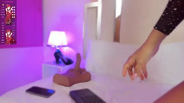 lauramartin1 online show from March 21, 4:39 am