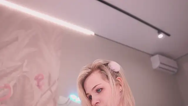 Snapshot of NinaMint chatting on September 30, 5:51 pm NinaMint online show from September 30, 5:51 pm