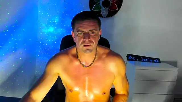 Snapshot of petr37pol chatting on April 16, 8:53 pm petr37pol online show from April 16, 8:53 pm