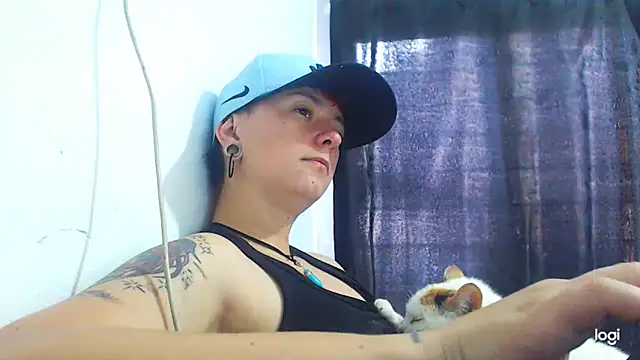 tomboyblue online show from December 21, 2:47 pm