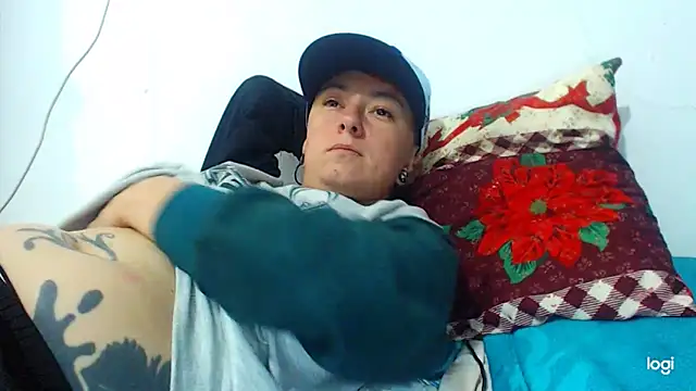 tomboyblue online show from January 3, 2:43 am