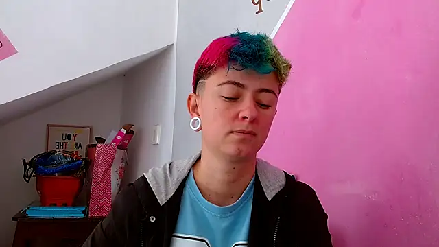 tomboyblue online show from October 18, 1:34 pm