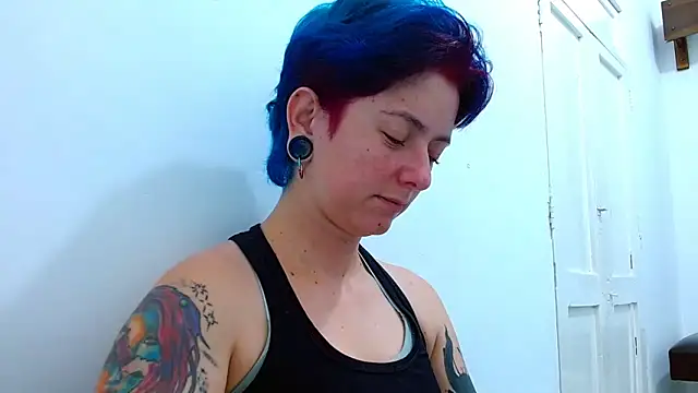 tomboyblue online show from March 21, 1:43 am