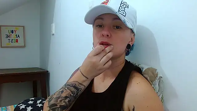 tomboyblue online show from March 27, 11:37 pm