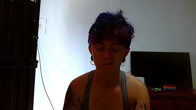 tomboyblue online show from May 13, 5:21 pm