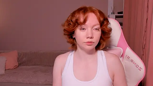 Snapshot of foxyMistrees chatting on January 7, 12:24 am foxyMistrees online show from January 7, 12:24 am