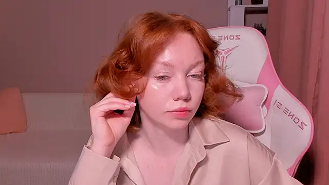 Snapshot of foxyMistrees chatting on January 26, 12:05 am foxyMistrees online show from January 26, 12:05 am