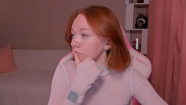 Snapshot of foxyMistrees chatting on February 9, 3:11 am foxyMistrees online show from February 9, 3:11 am
