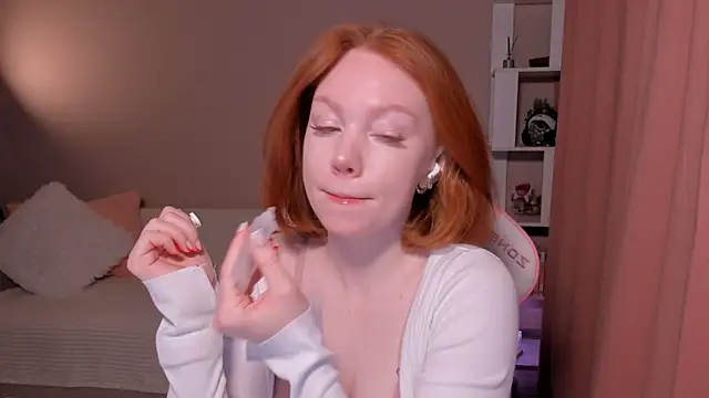 Snapshot of foxyMistrees chatting on February 19, 11:57 pm foxyMistrees online show from February 19, 11:57 pm