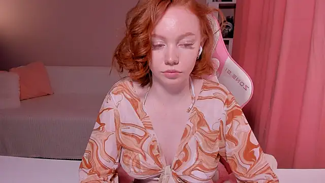 Snapshot of foxyMistrees chatting on March 18, 3:31 am foxyMistrees online show from March 18, 3:31 am