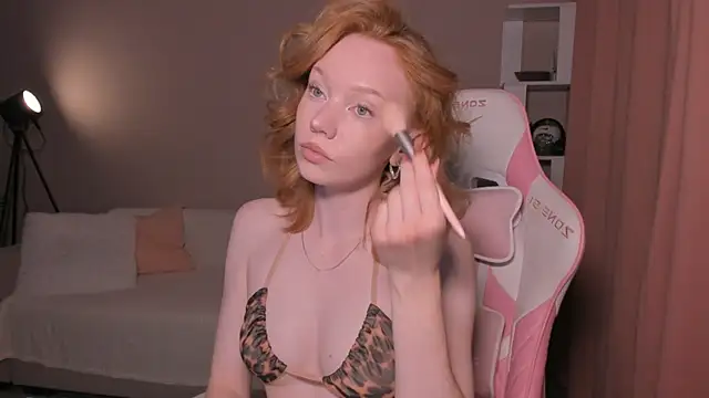 Snapshot of foxyMistrees chatting on September 8, 11:59 pm foxyMistrees online show from September 8, 11:59 pm