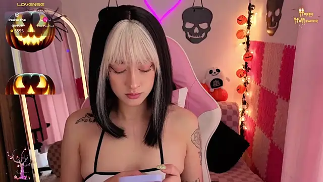 violet ch online show from October 24, 5:31 pm