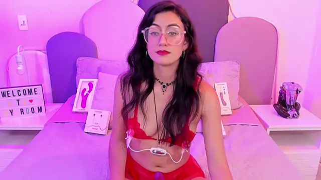SophieGomez22 online show from January 7, 5:42 pm