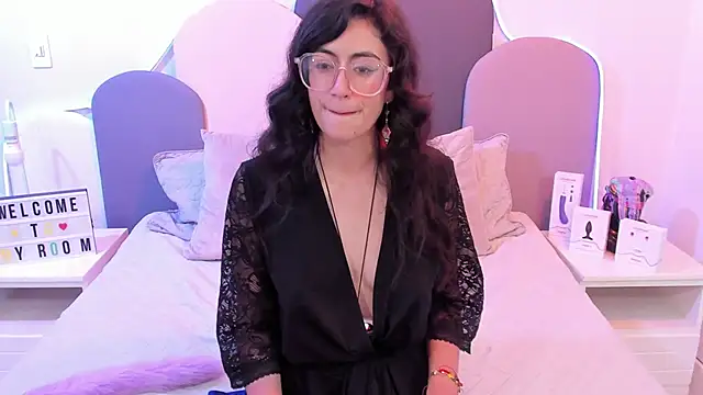 SophieGomez22 online show from January 12, 5:44 pm