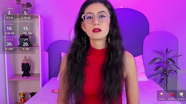 Snapshot of SophieGomez22 chatting on October 20, 11:32 am SophieGomez22 online show from October 20, 11:32 am