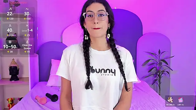 Snapshot of SophieGomez22 chatting on October 23, 11:31 am SophieGomez22 online show from October 23, 11:31 am