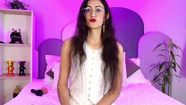 SophieGomez22 online show from May 2, 11:15 am
