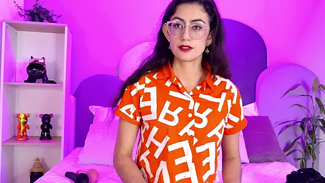 SophieGomez22 online show from May 4, 11:17 am